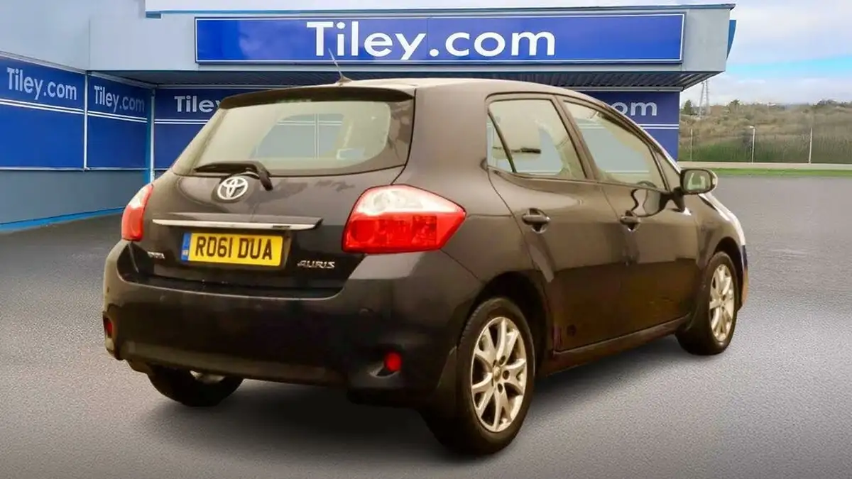 2011-toyota-auris-133-vvt-i-tr-5d-big-5