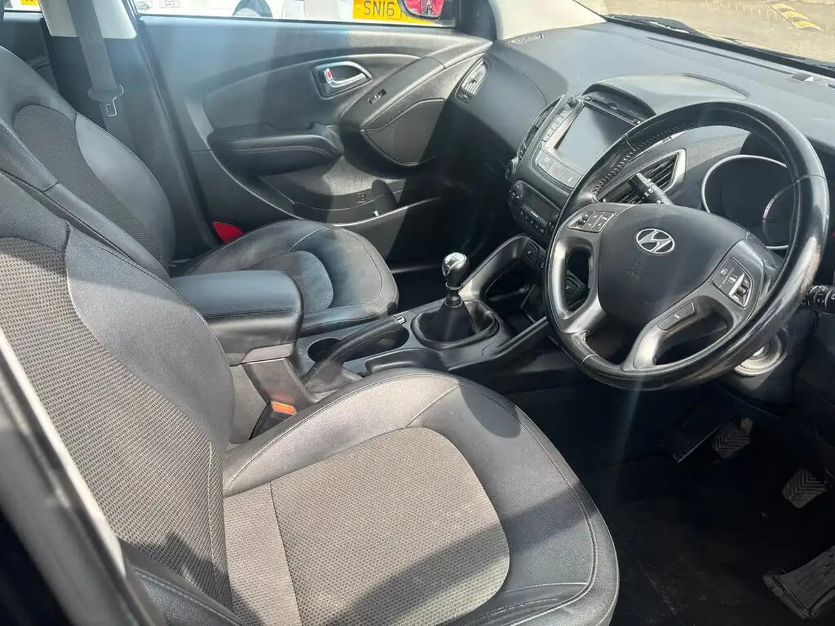 2014-hyundai-ix35-17td-se-nav-big-8
