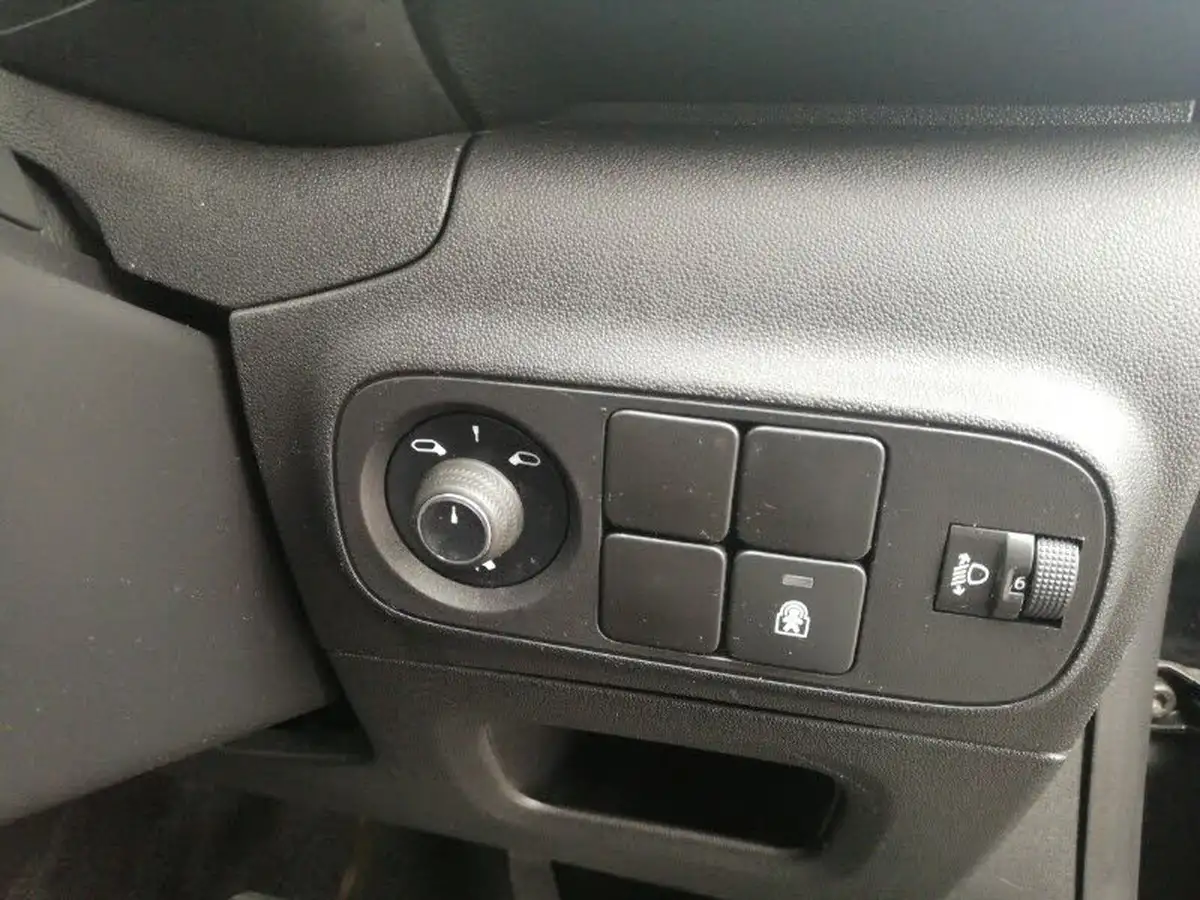 2023-citroen-c3-12-puretech-c-series-edition-110ps-ss-eat6-big-10