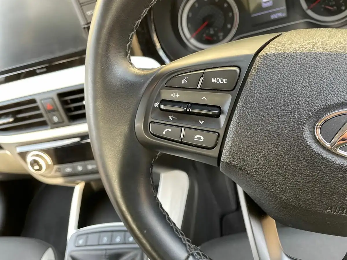 2022-hyundai-i10-10-premium-big-15