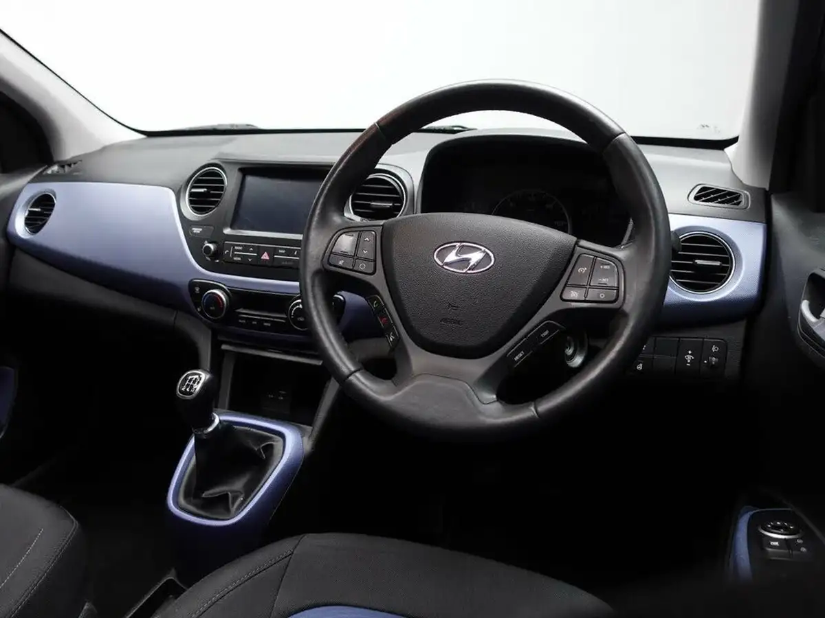 2017-hyundai-i10-12-premium-se-big-17