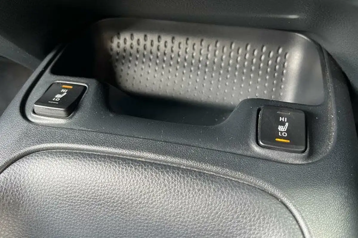 2021-toyota-corolla-18-vvt-i-gr-sport-trk-hatchback-big-32