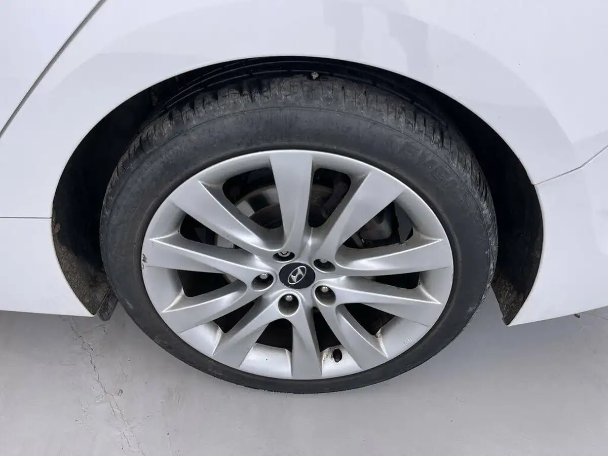 2014-hyundai-i40-17td-premium-136ps-estate-5d-auto-big-21