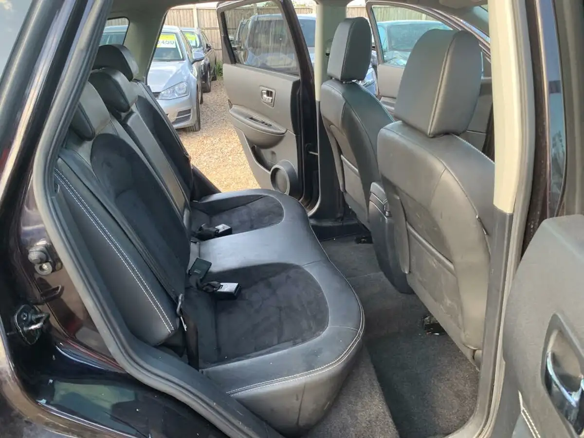 2013-nissan-qashqai-16-360-big-38