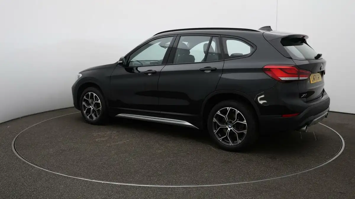 2021-bmw-x1-20-sdrive20i-xline-big-28