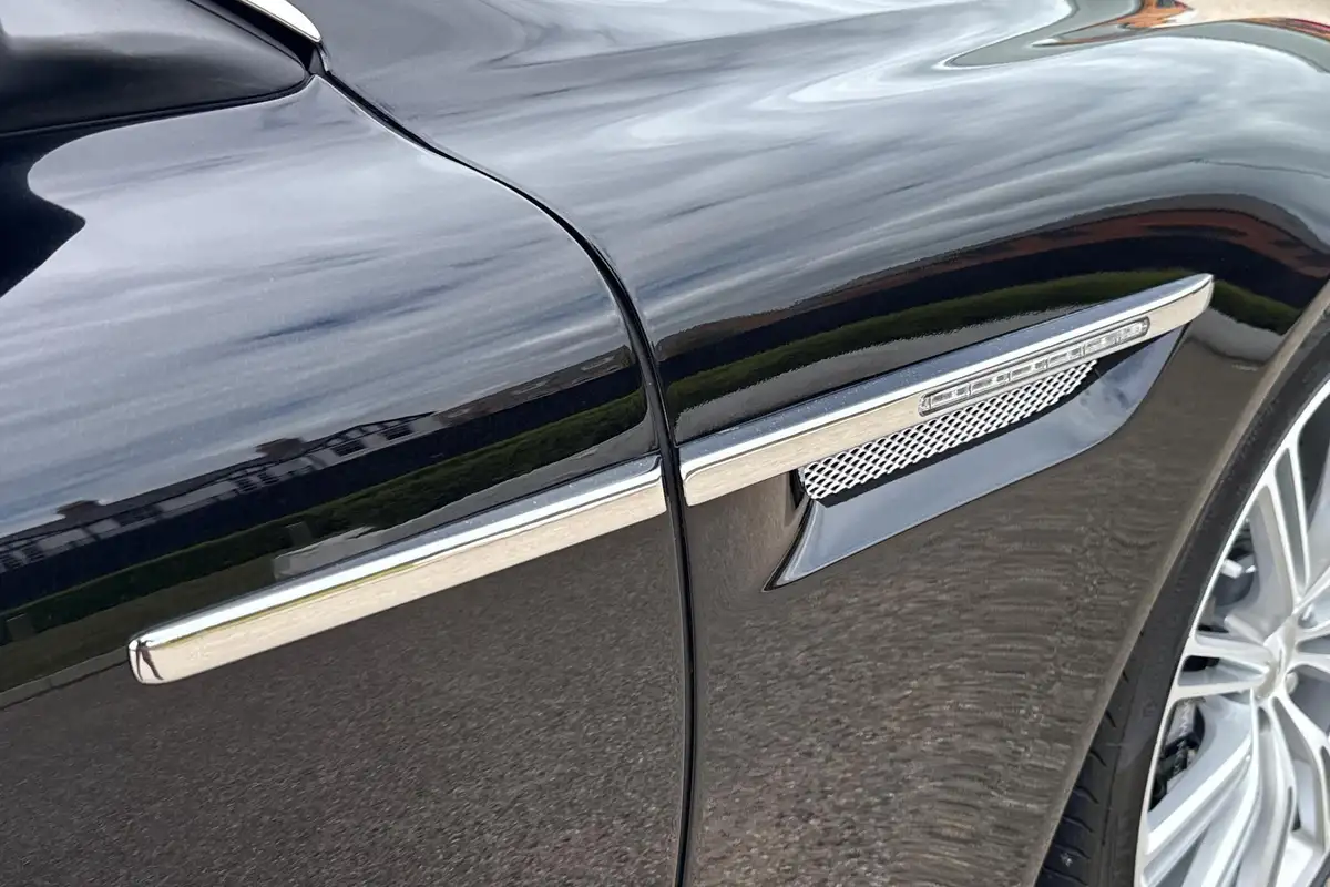 2015-aston-martin-db9-59-volante-big-8