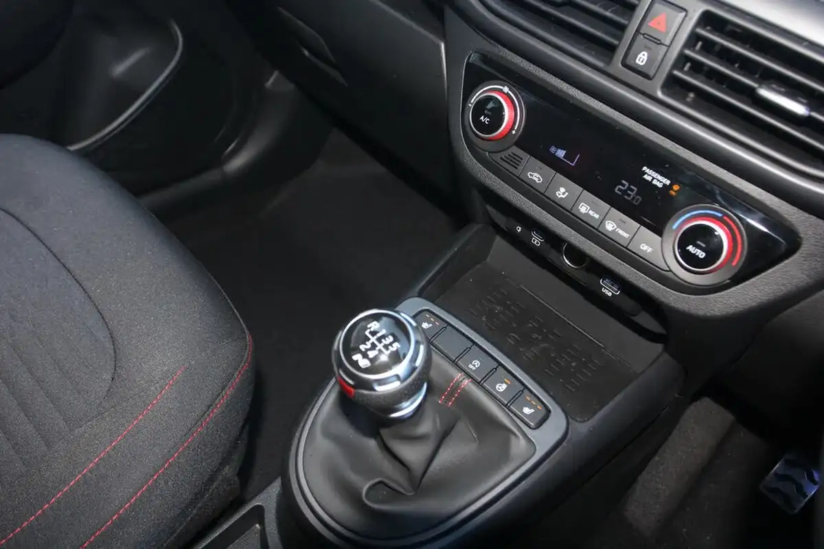 2024-hyundai-i10-10-t-gdi-n-line-90ps-two-tone-roof-big-25