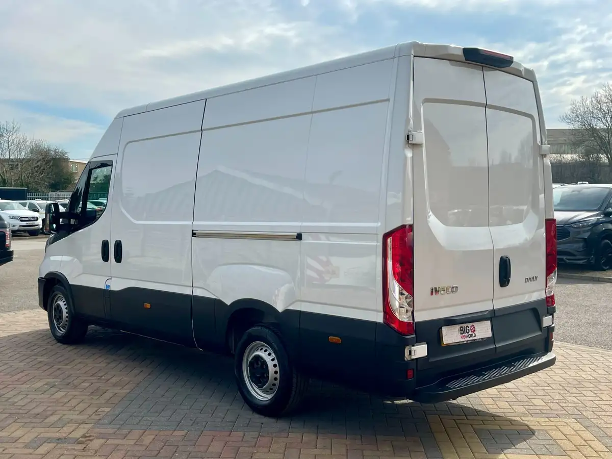2022-iveco-daily-s-class-23td-35s14v-business-3520mm-h2-136pseu6dt-big-7