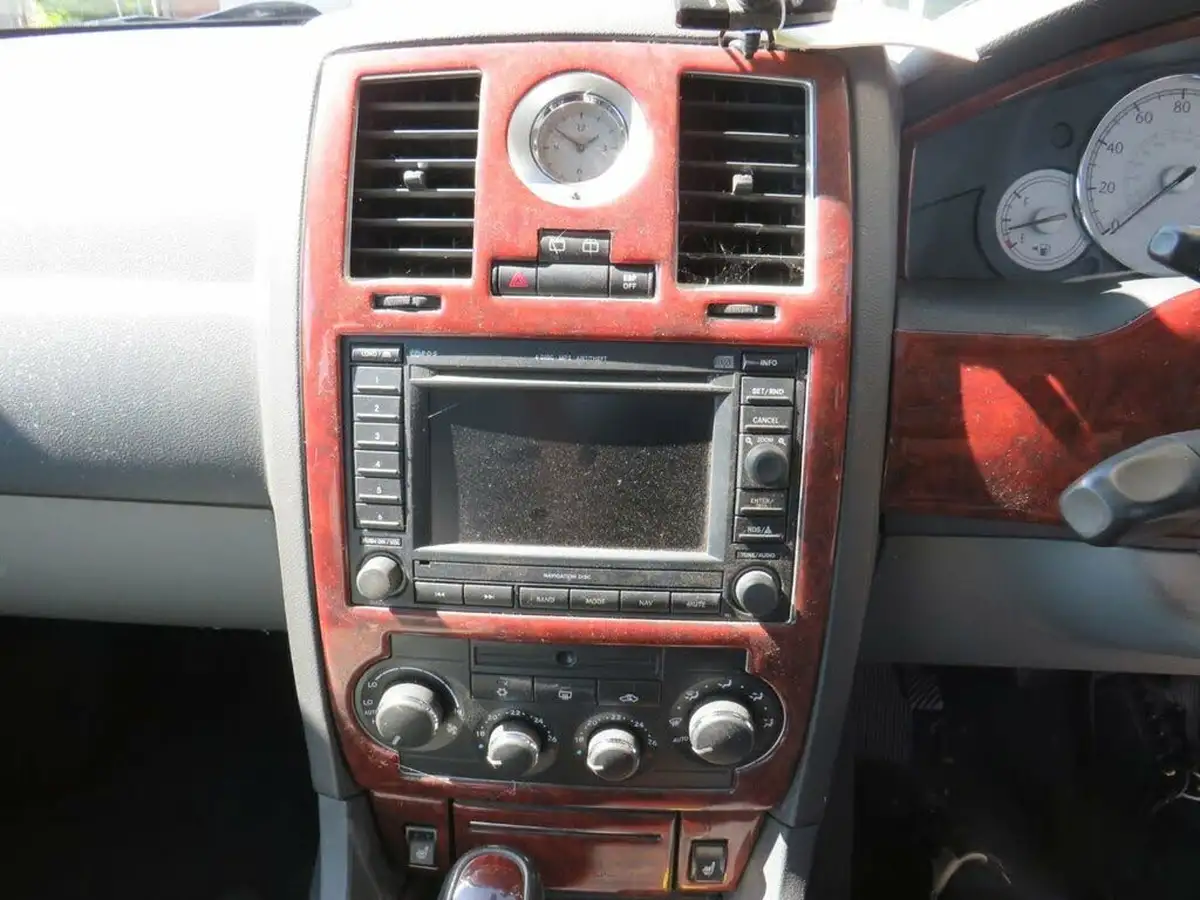 2007-chrysler-300c-30td-estate-5d-big-8
