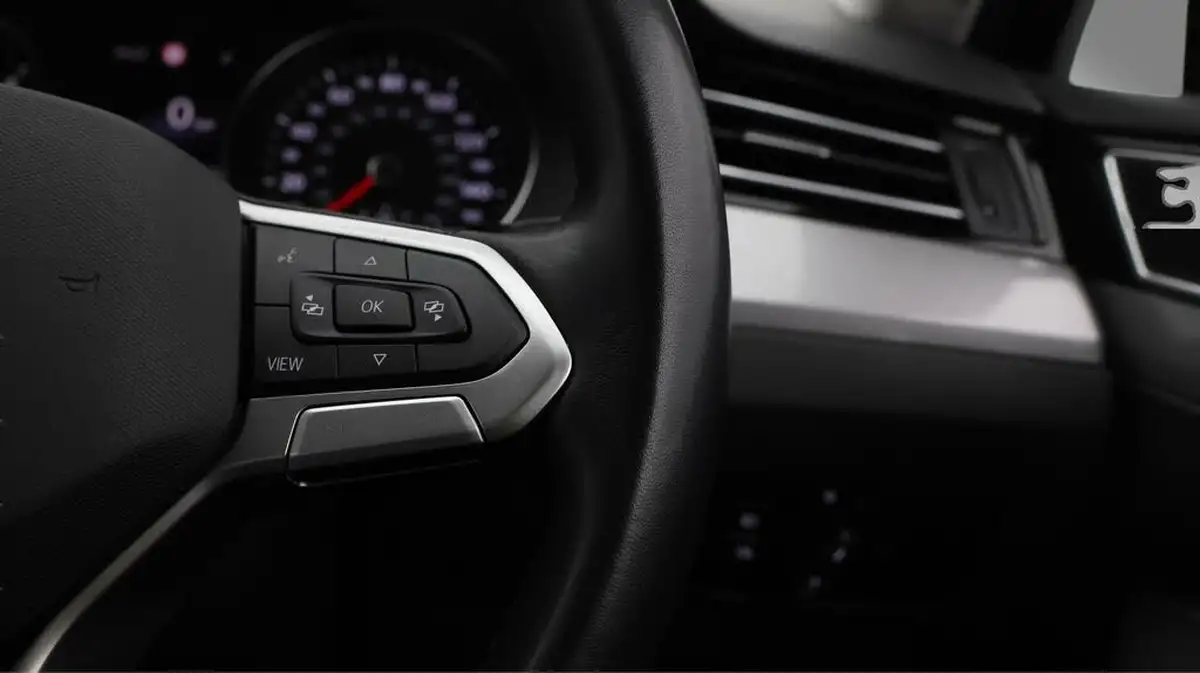 2021-volkswagen-passat-20tdi-se-nav-150ps-saloon-4d-dsg-big-21