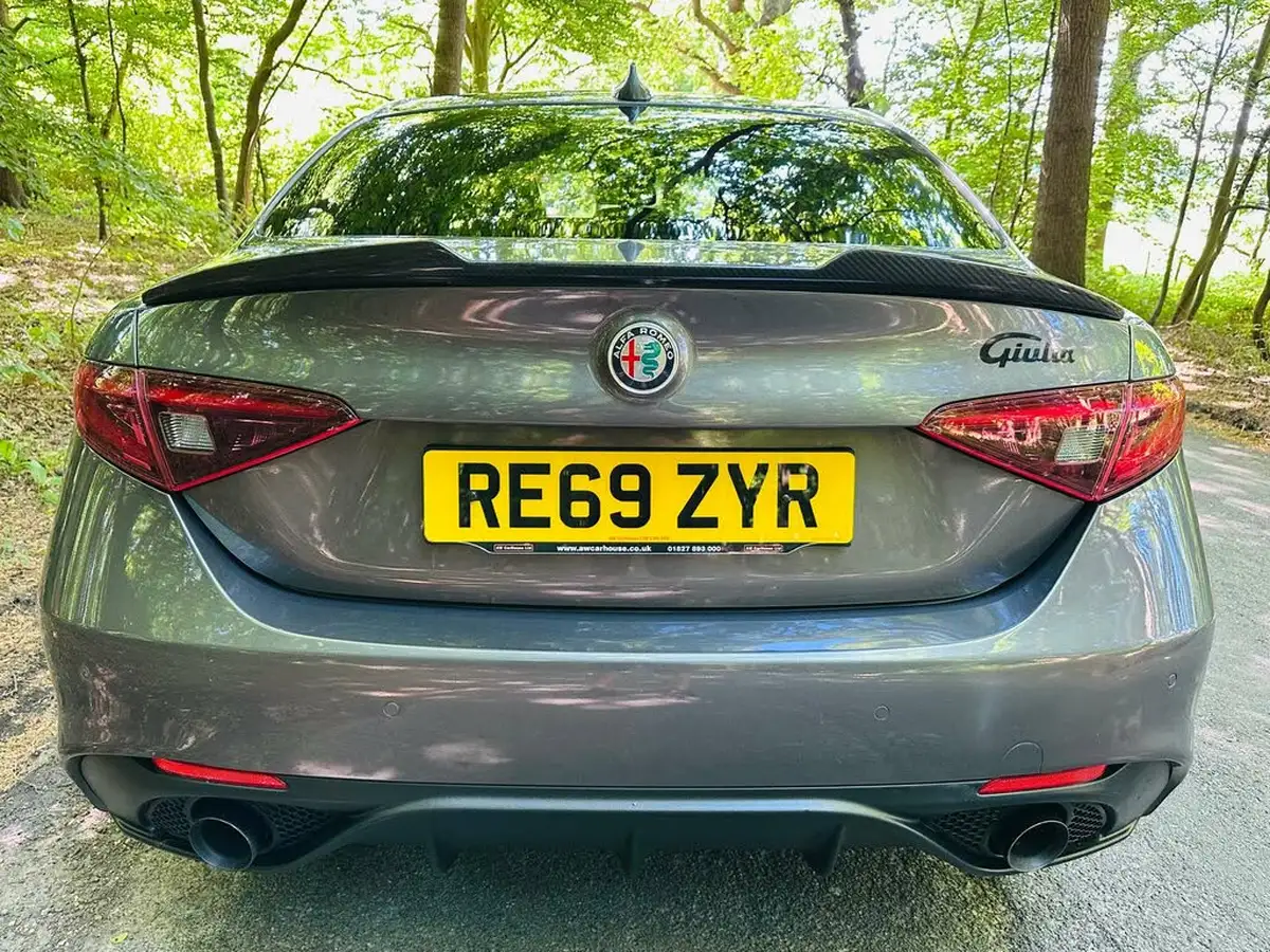 2019-alfa-romeo-giulia-20-veloce-big-43