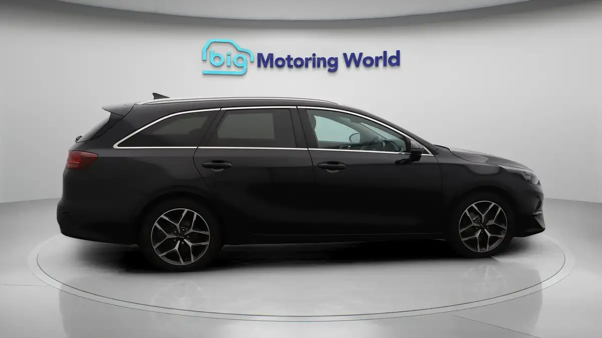 2022-kia-ceed-15-t-gdi-3-sportswagon-big-8
