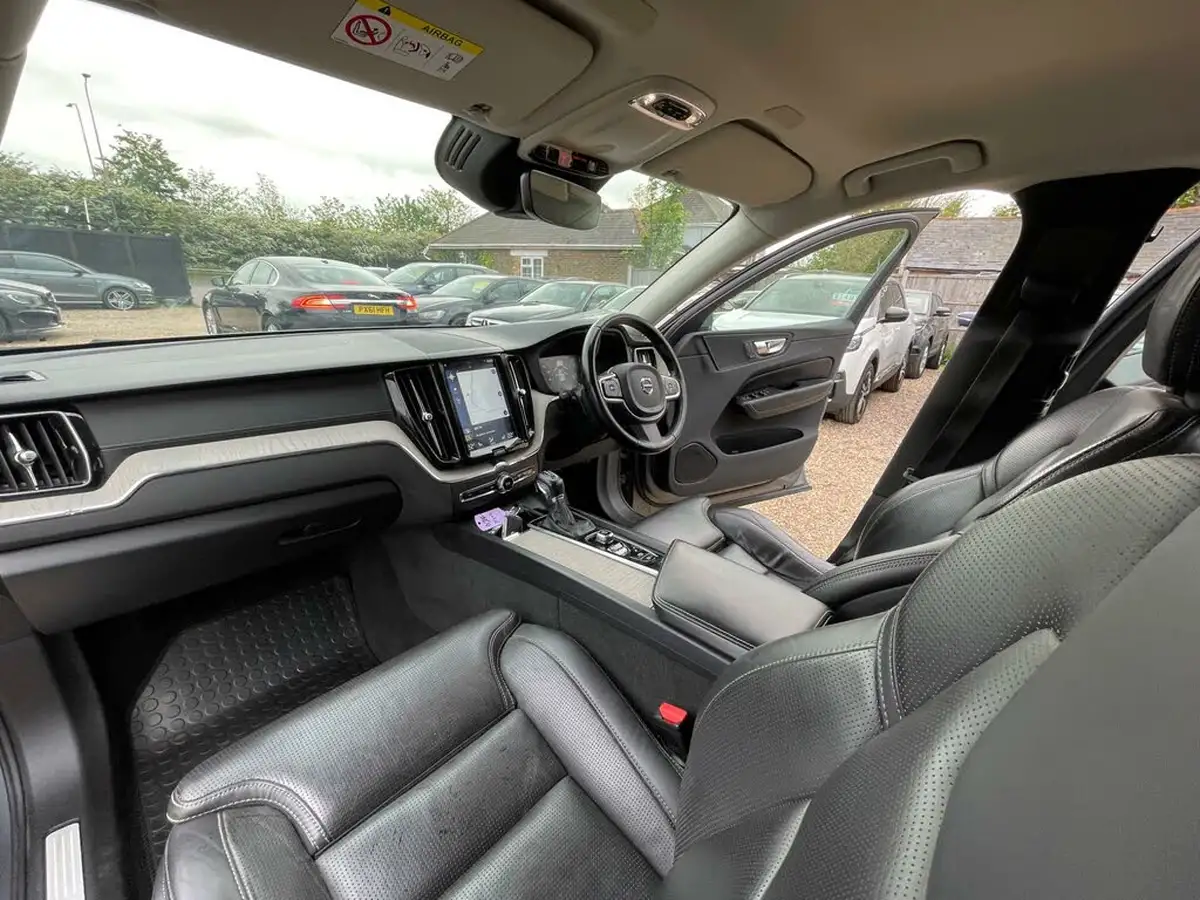 2018-volvo-xc60-20td-d4-inscription-4x4-geartronic-big-33