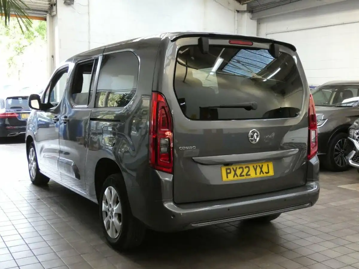 2022-vauxhall-combo-life-15-se-xl-100ps-big-24