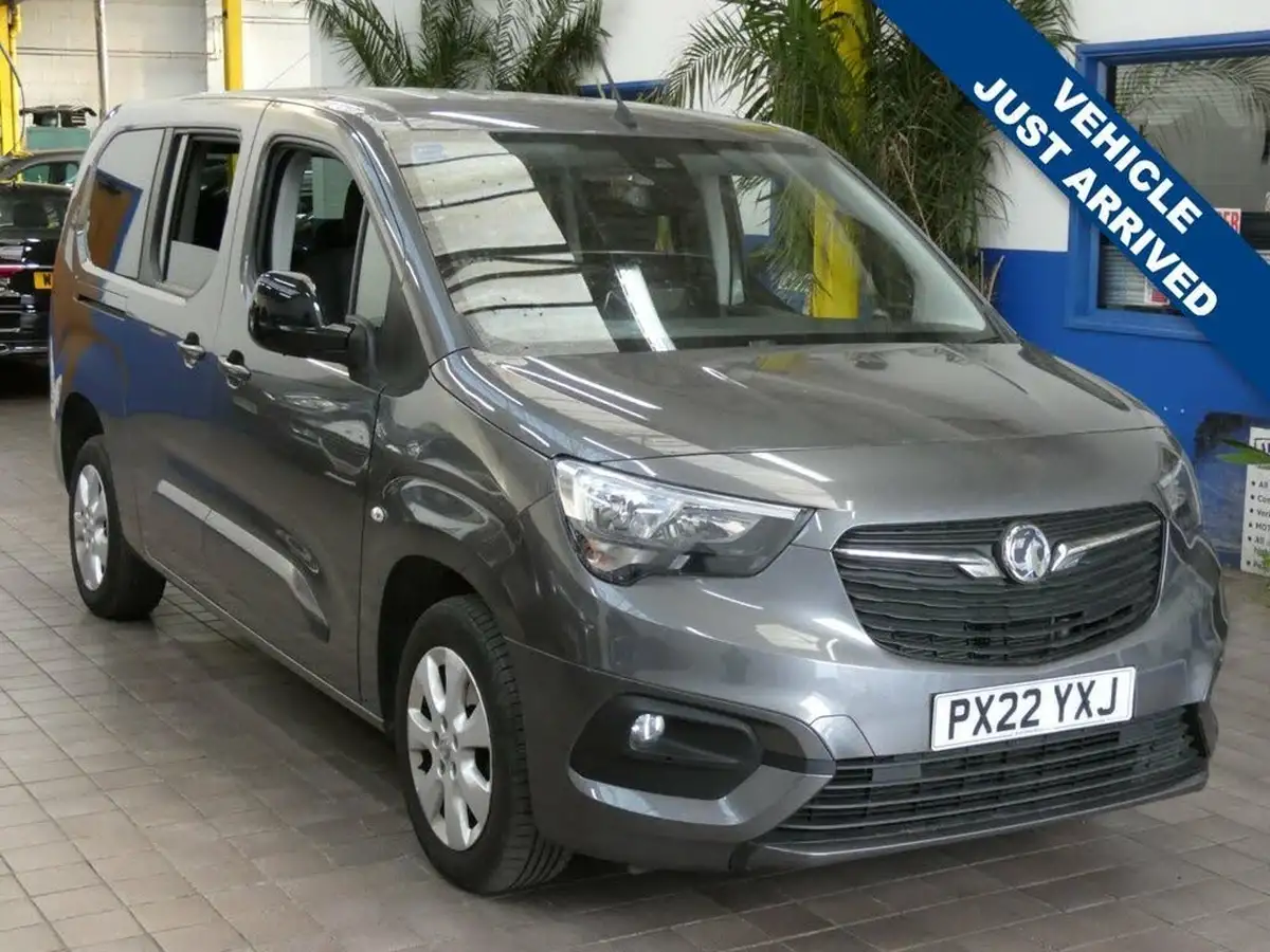 2022-vauxhall-combo-life-15-se-xl-100ps-big-0