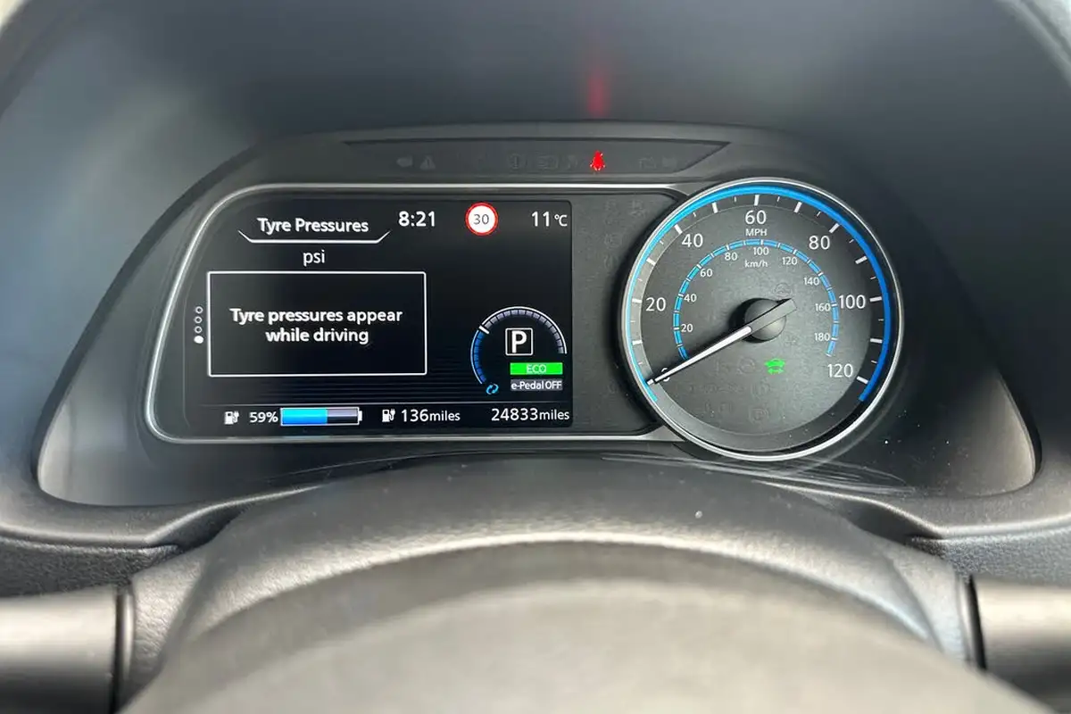 2020-nissan-leaf-e-e-tekna-big-36