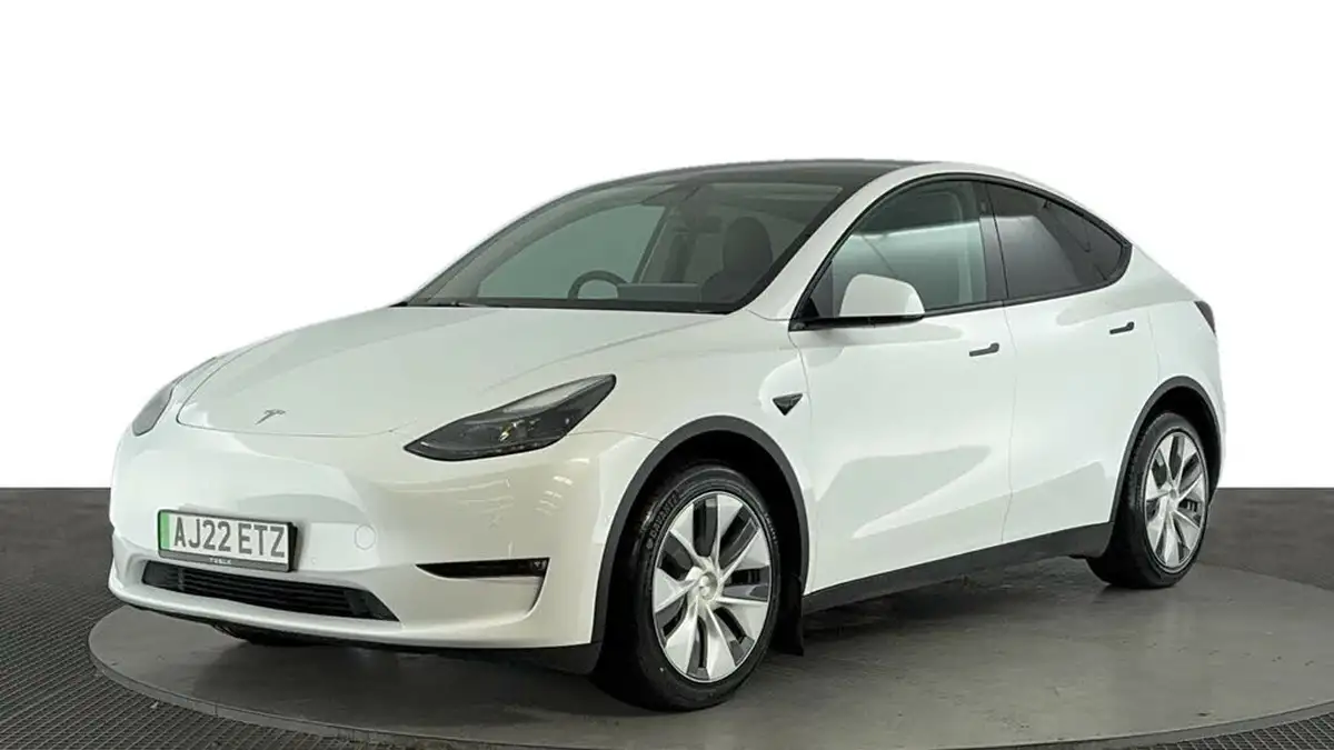 2022-tesla-model-y-e-long-range-big-0