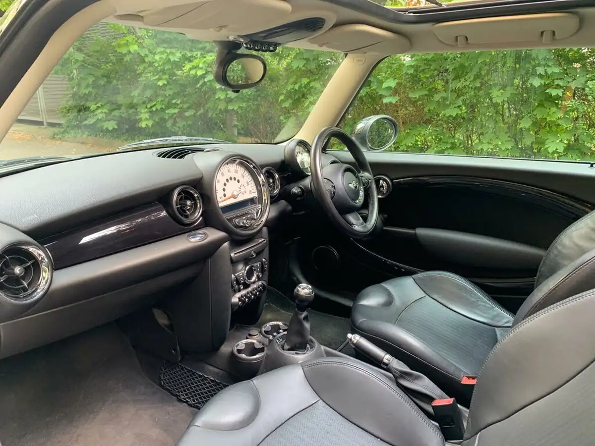 2011-mini-cooper-16-cooper-122bhp-hatchback-3d-big-11