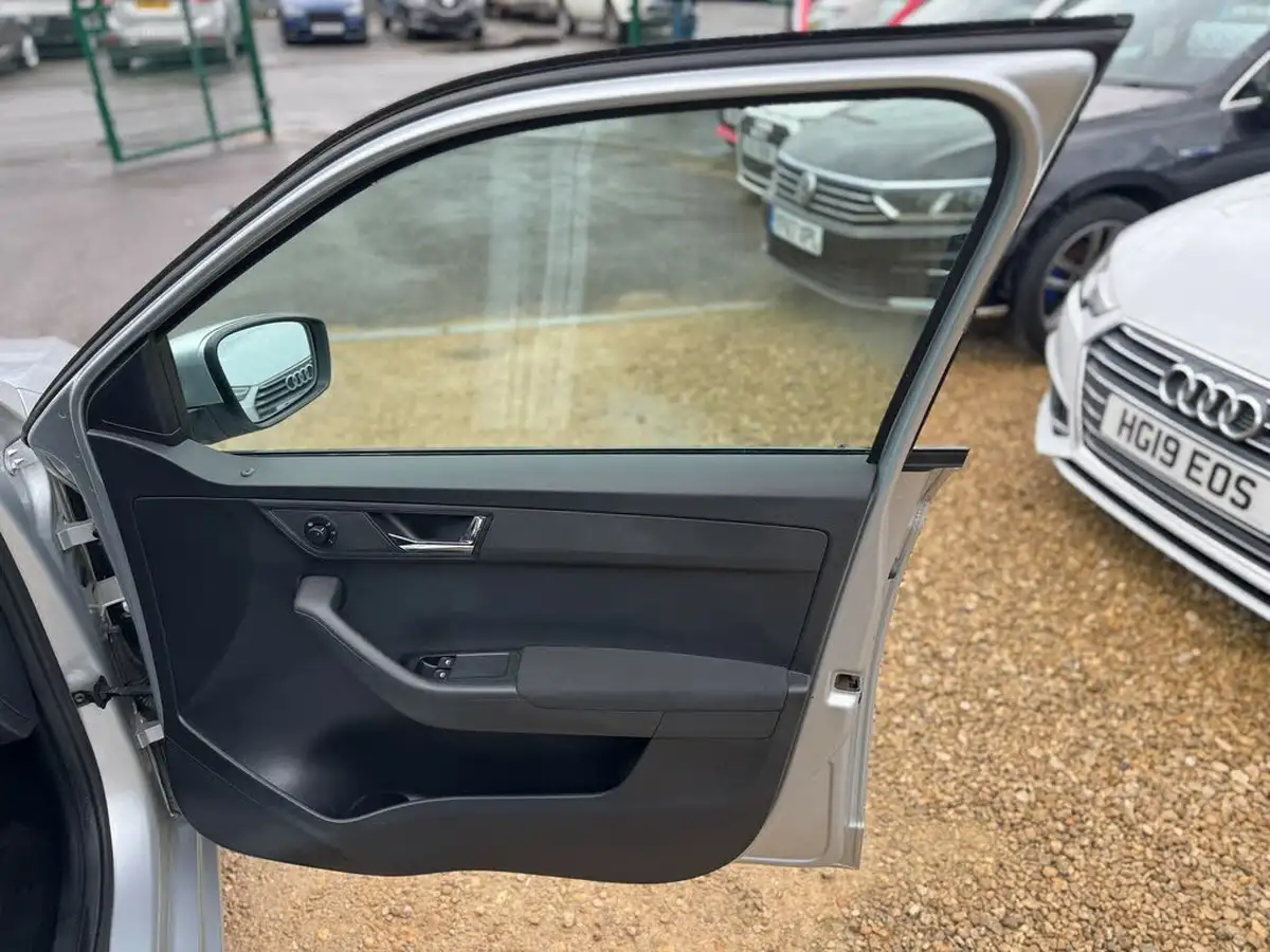 2015-skoda-fabia-12-tsi-se-l-109ps-estate-big-22