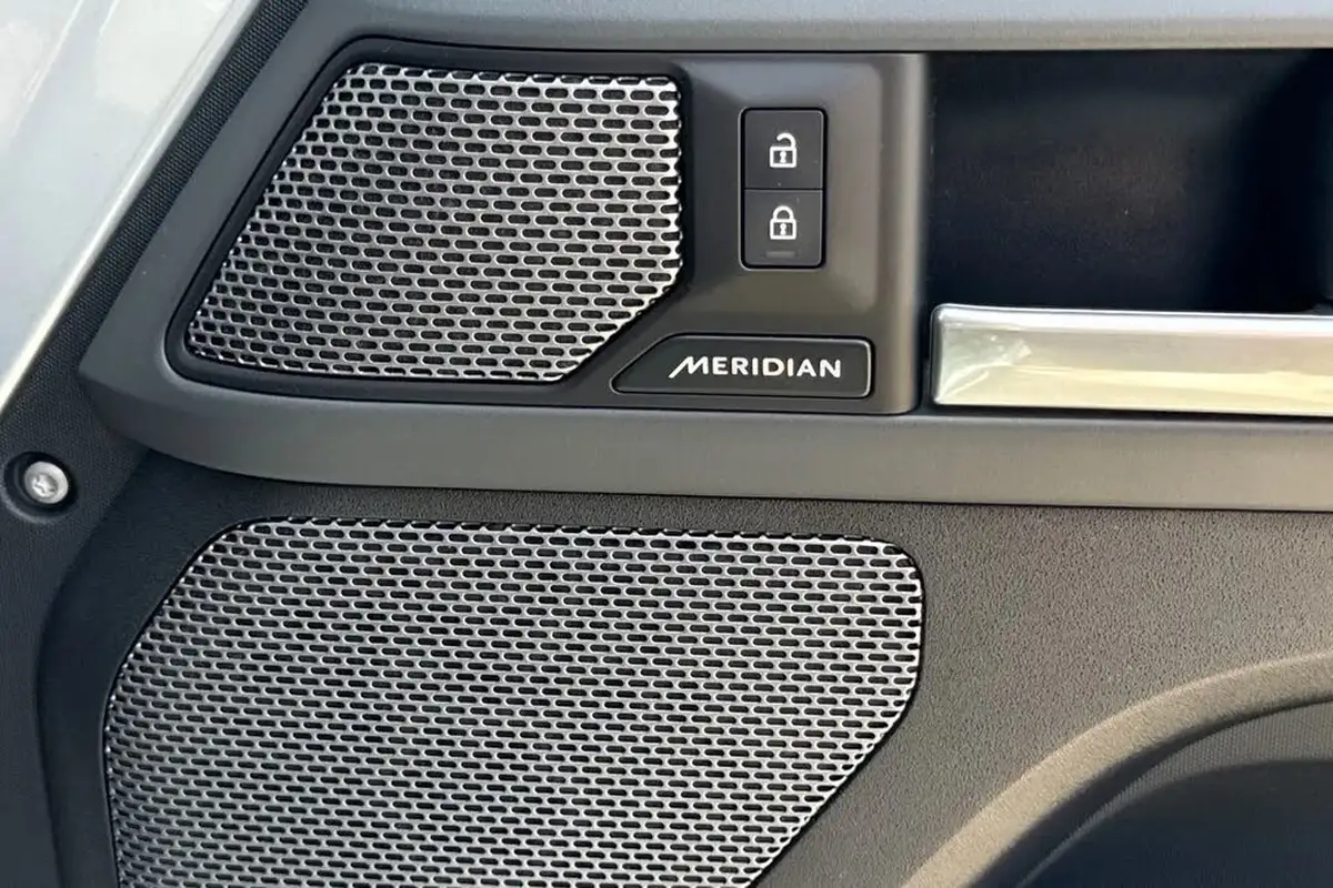 2023-land-rover-90-defender-30-d300-x-big-24