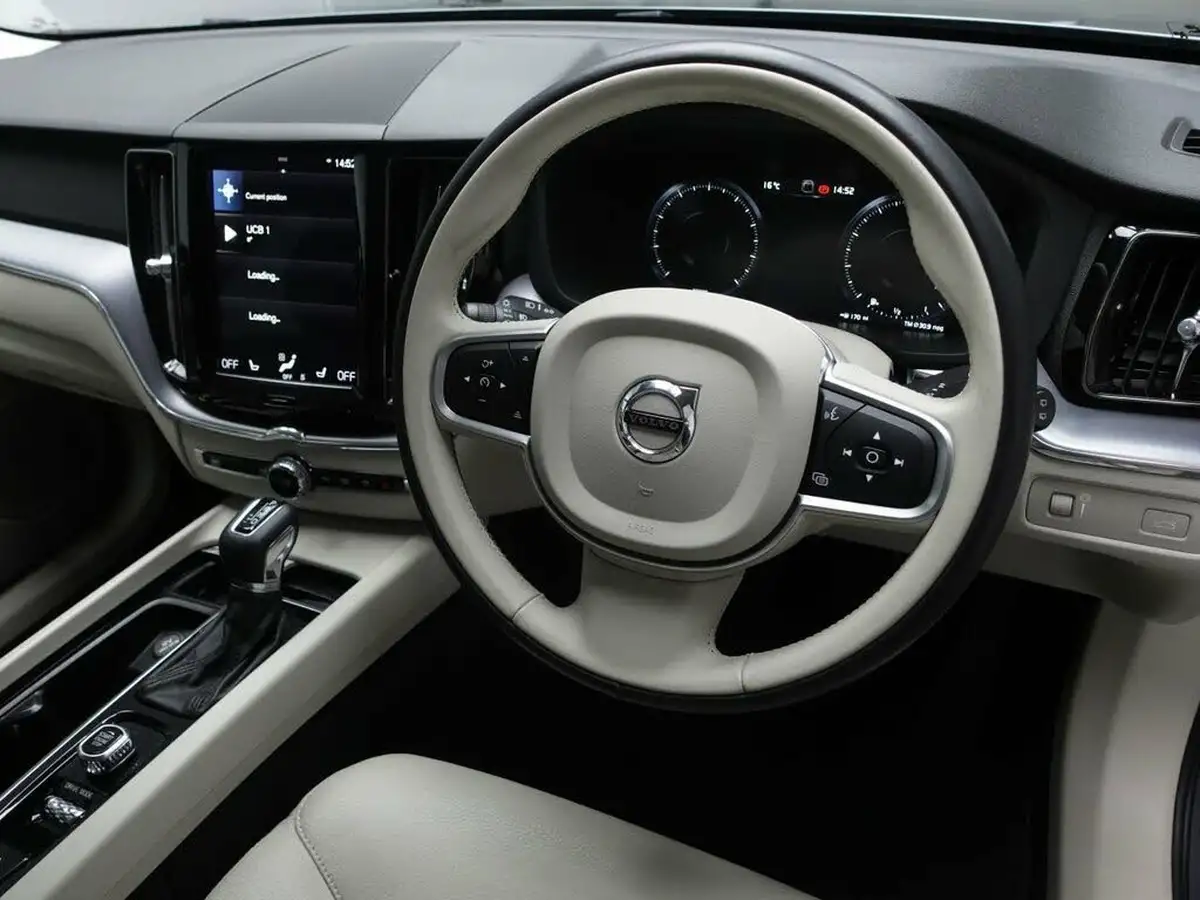 2019-volvo-xc60-20-t5-momentum-awd-big-17