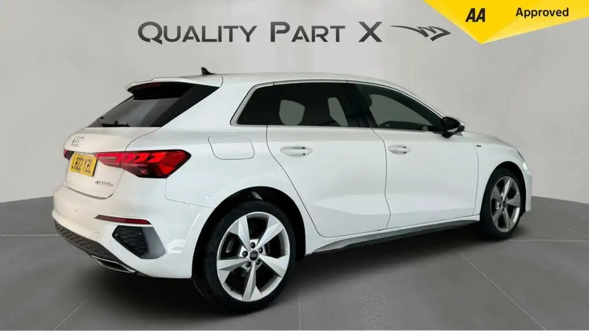 2022-audi-a3-14-40-tfsi-e-s-line-big-2