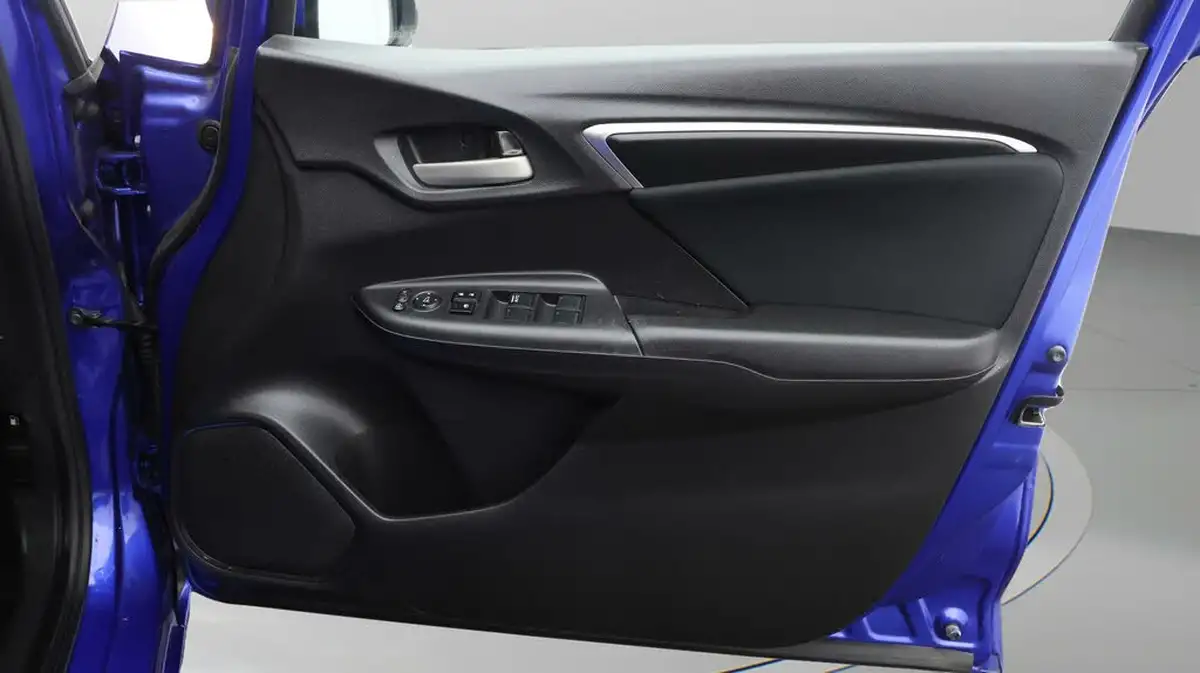2020-honda-jazz-13-i-vtec-se-cvt-big-14