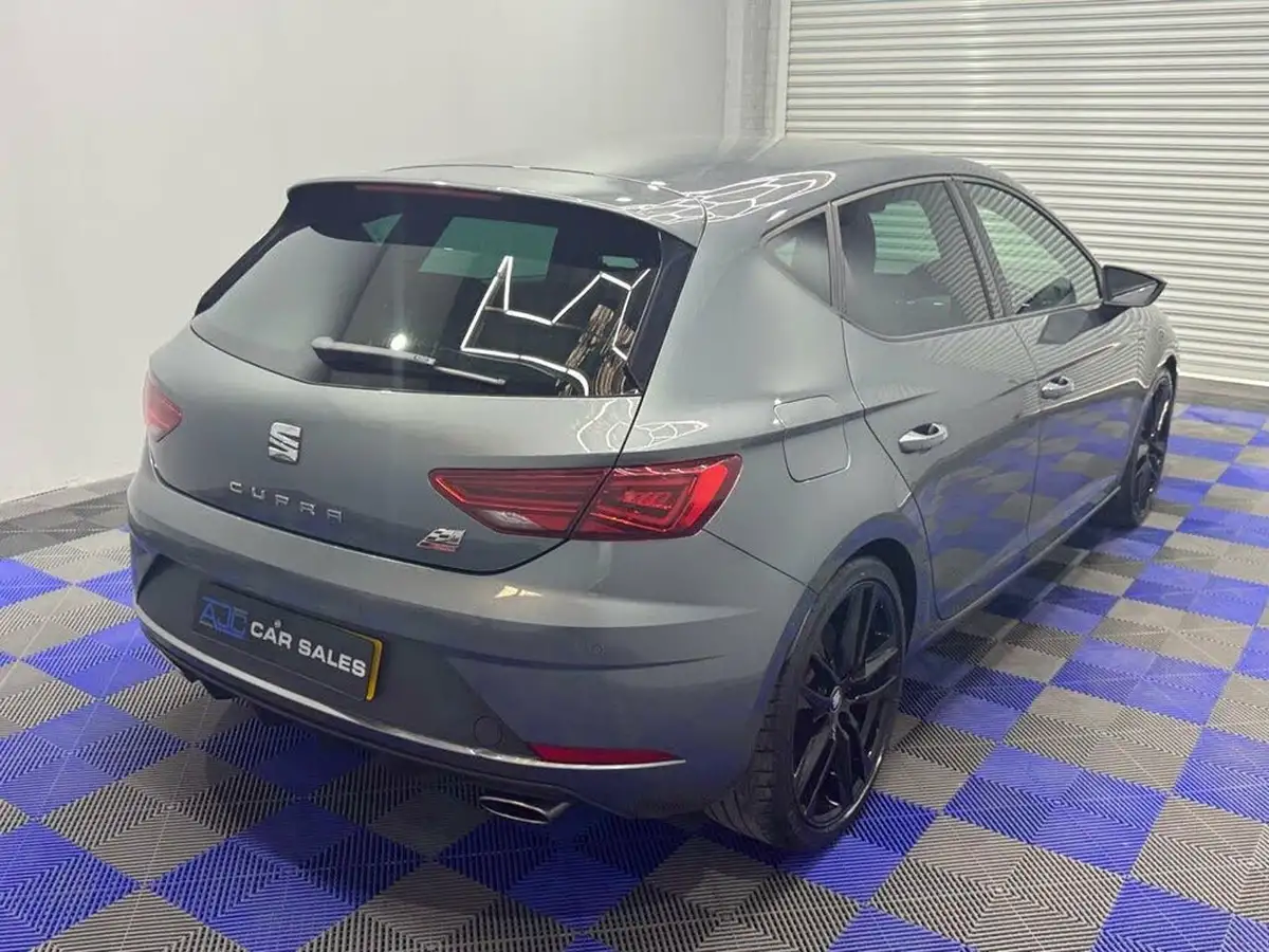 2017-seat-leon-20-tsi-cupra-300-hatchback-5d-big-6