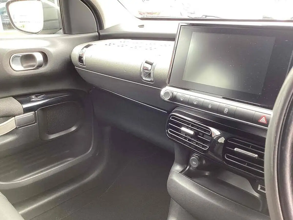 2016-citroen-c4-cactus-16bluehdi-flair-big-25