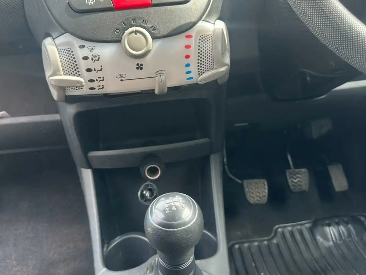2012-citroen-c1-10-vtr-3d-big-11