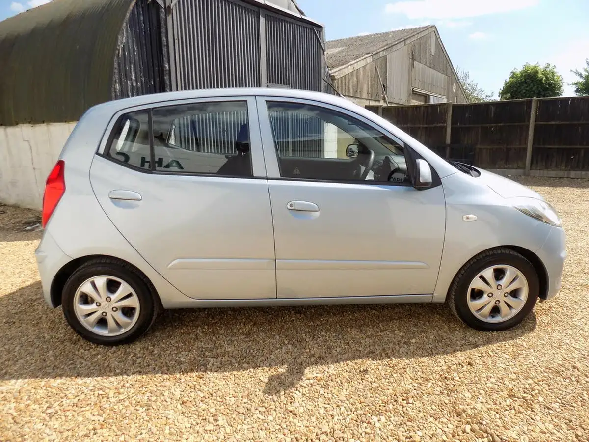 2011-hyundai-i10-12-active-big-3