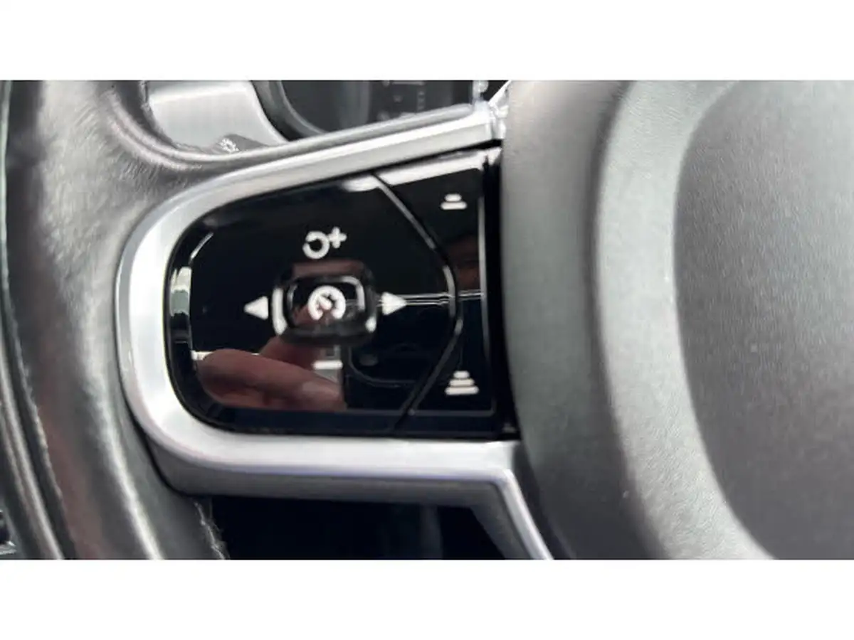 2017-volvo-s90-20td-d4-momentum-big-23