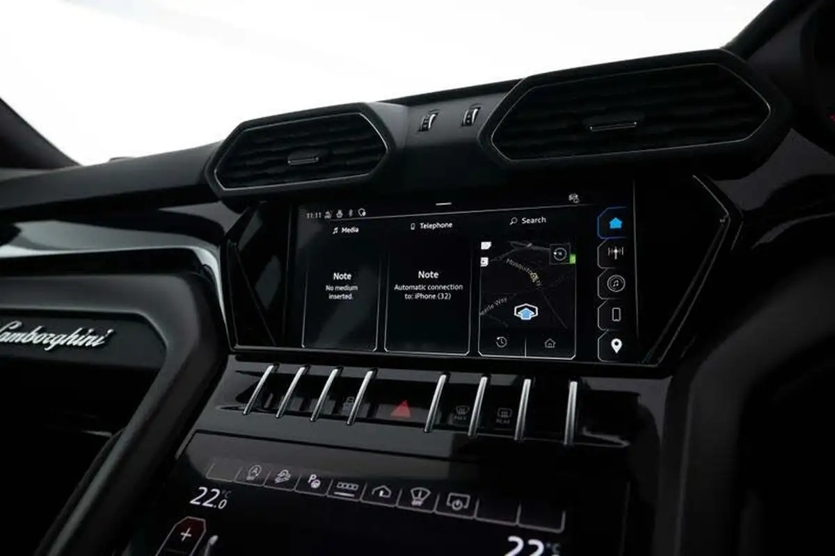 2024-lamborghini-urus-40-no-trim-big-10