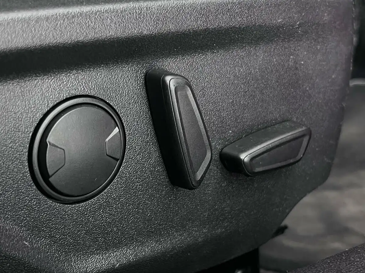 2020-ford-focus-23t-st-hatchback-big-20