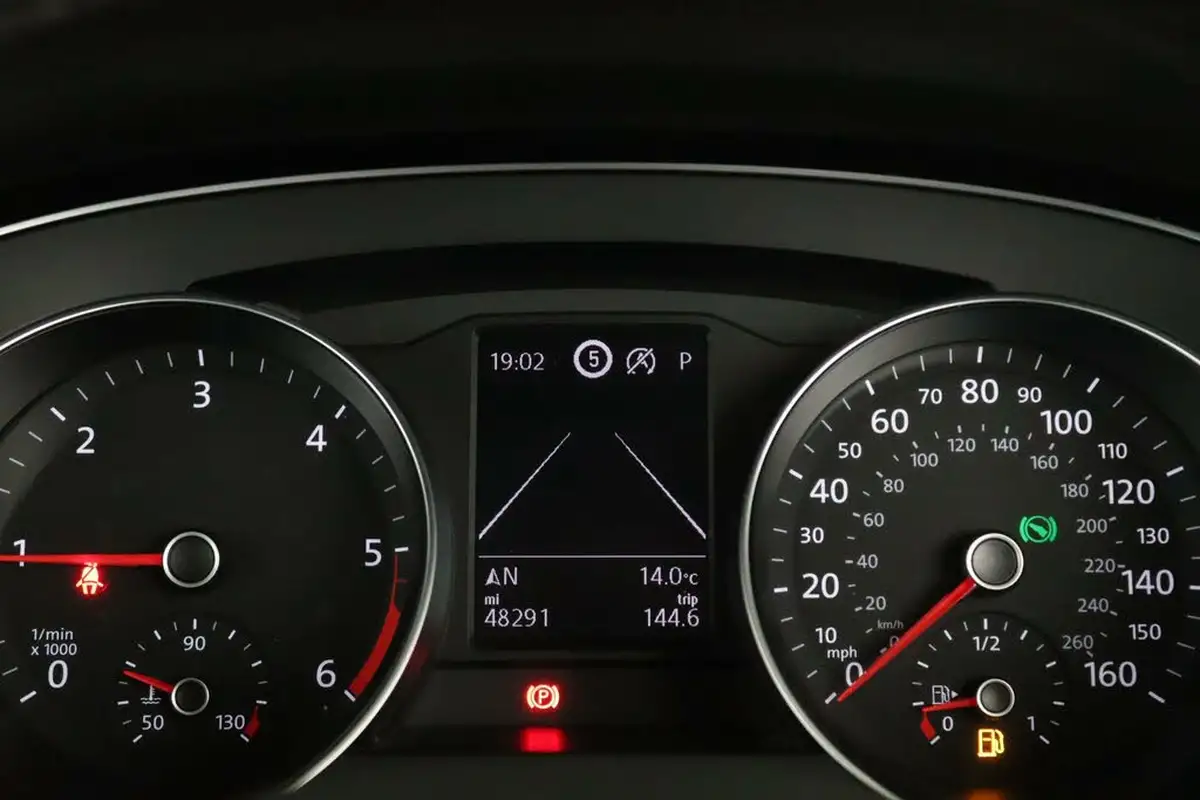 2020-volkswagen-passat-20tdi-se-nav-150ps-saloon-4d-dsg-big-21