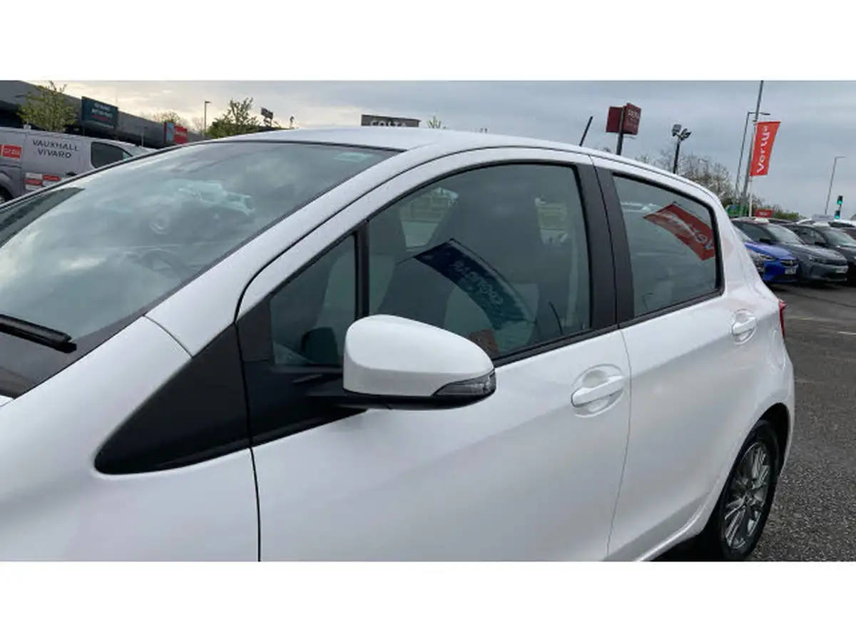 2017-toyota-yaris-15-vvt-i-icon-111bhp-big-31