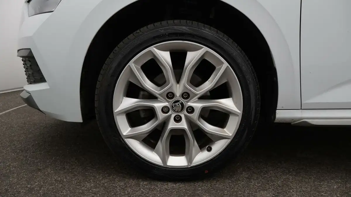 2021-skoda-kamiq-10-tsi-se-l-109ps-dsg-big-18