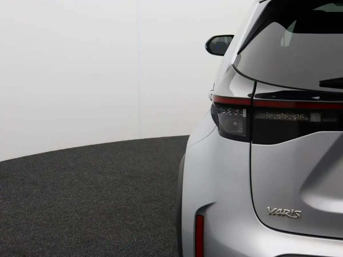 2023-toyota-yaris-cross-15-vvt-i-gr-sport-big-53