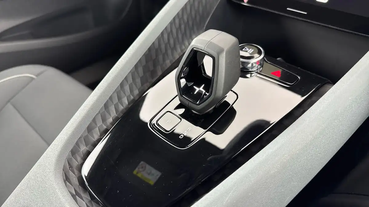 2024-polestar-polestar-2-e-ps2-200kw-standard-single-big-17