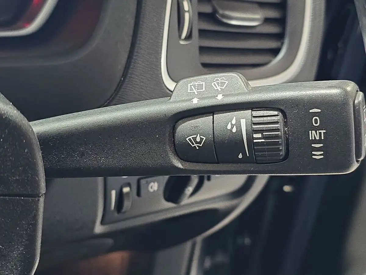2015-volvo-v40-16td-d2-cross-country-lux-powershift-big-22