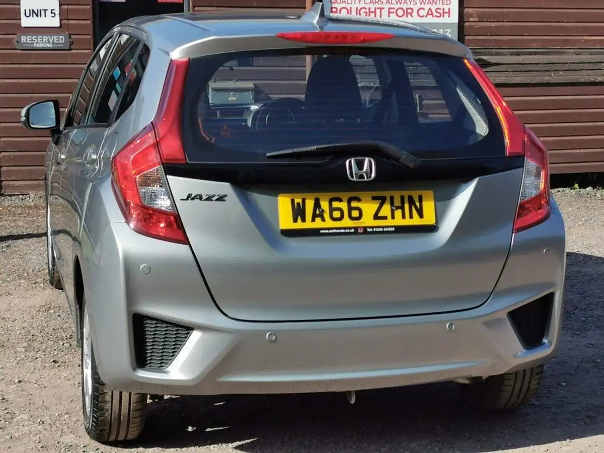 2016-honda-jazz-13-i-vtec-se-cvt-big-24