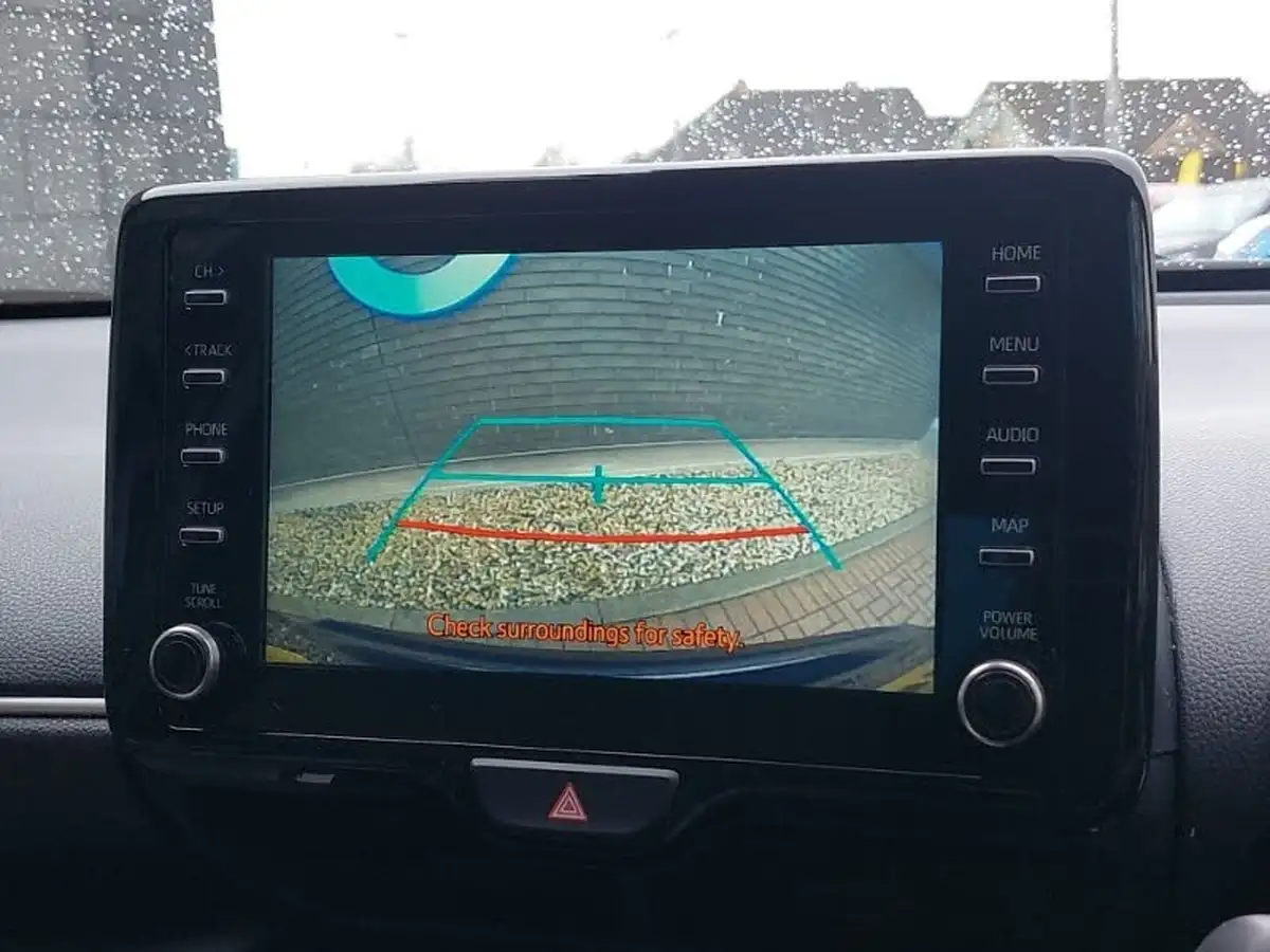 2022-toyota-yaris-15-vvt-i-design-panoramic-roof-big-18