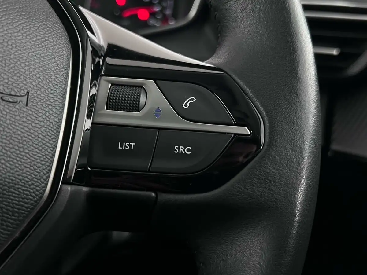 2021-peugeot-2008-suv-12-puretech-allure-100bhp-big-18