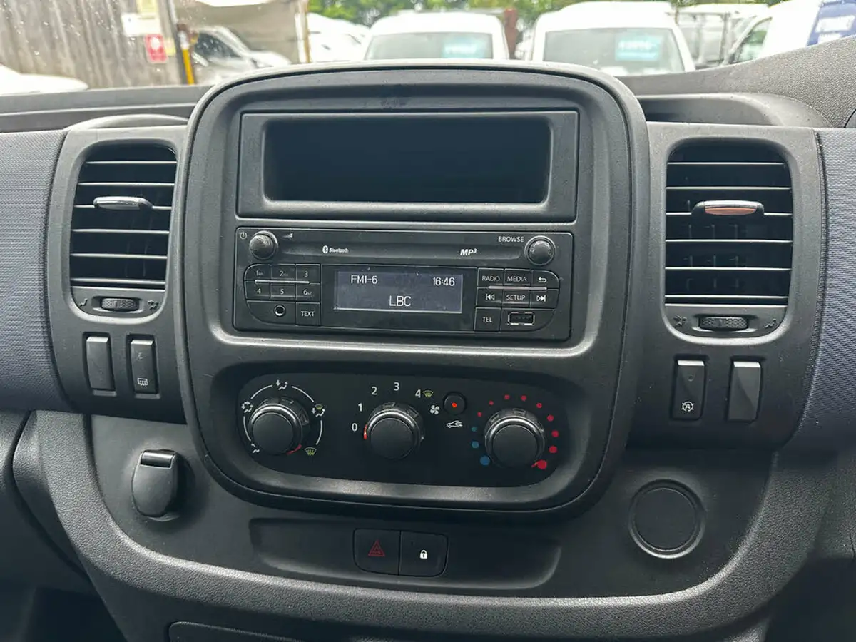 2016-vauxhall-vivaro-16cdti-2900-ecoflex-l1h1-90ps-panel-van-big-13