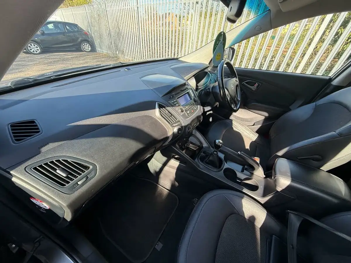 2015-hyundai-ix35-16-se-blue-drive-isg-big-32
