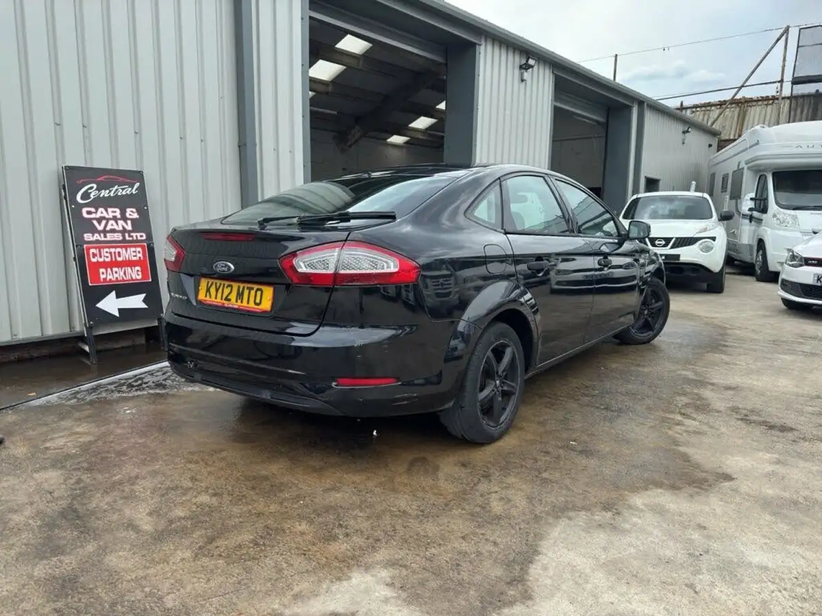 2012-ford-mondeo-20tdci-edge-140-hatchback-big-22