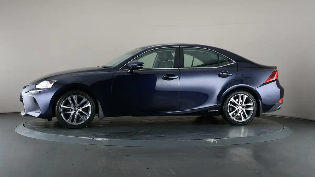 2019-lexus-is-300h-25-is-big-29