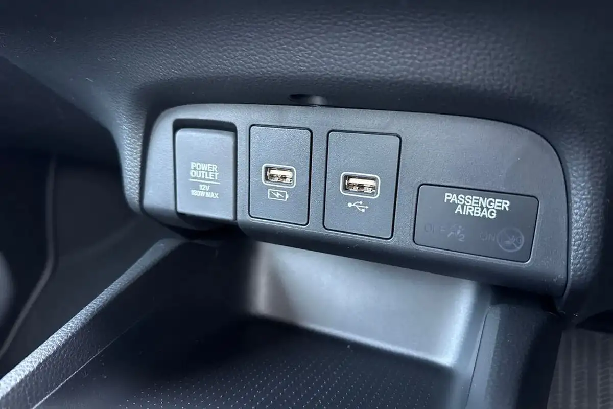 2025-honda-jazz-15-i-mmd-elegance-big-32