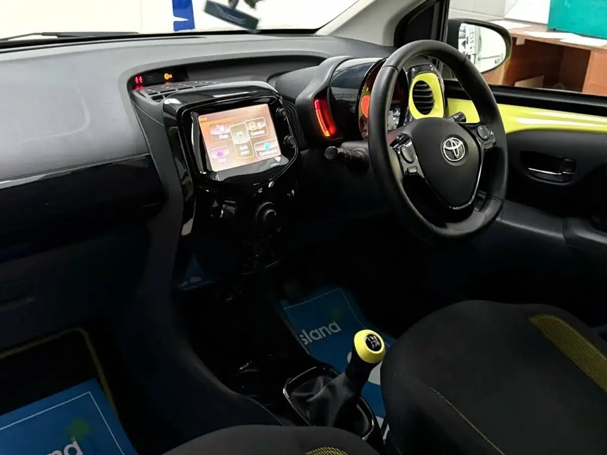 2016-toyota-aygo-10-vvt-i-x-cite-3-bi-tone-yellow-3d-big-3