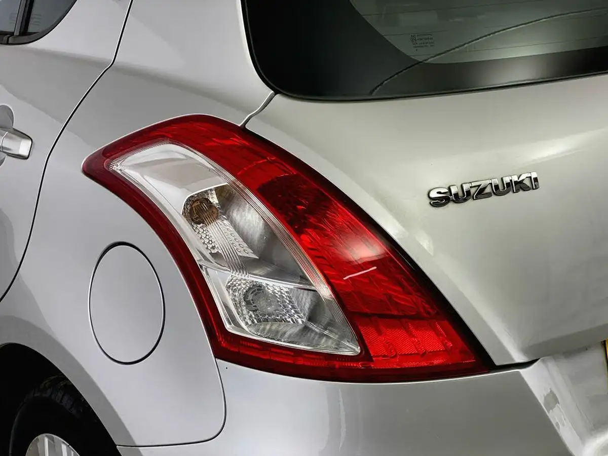 2015-suzuki-swift-12-sz3-5d-big-36
